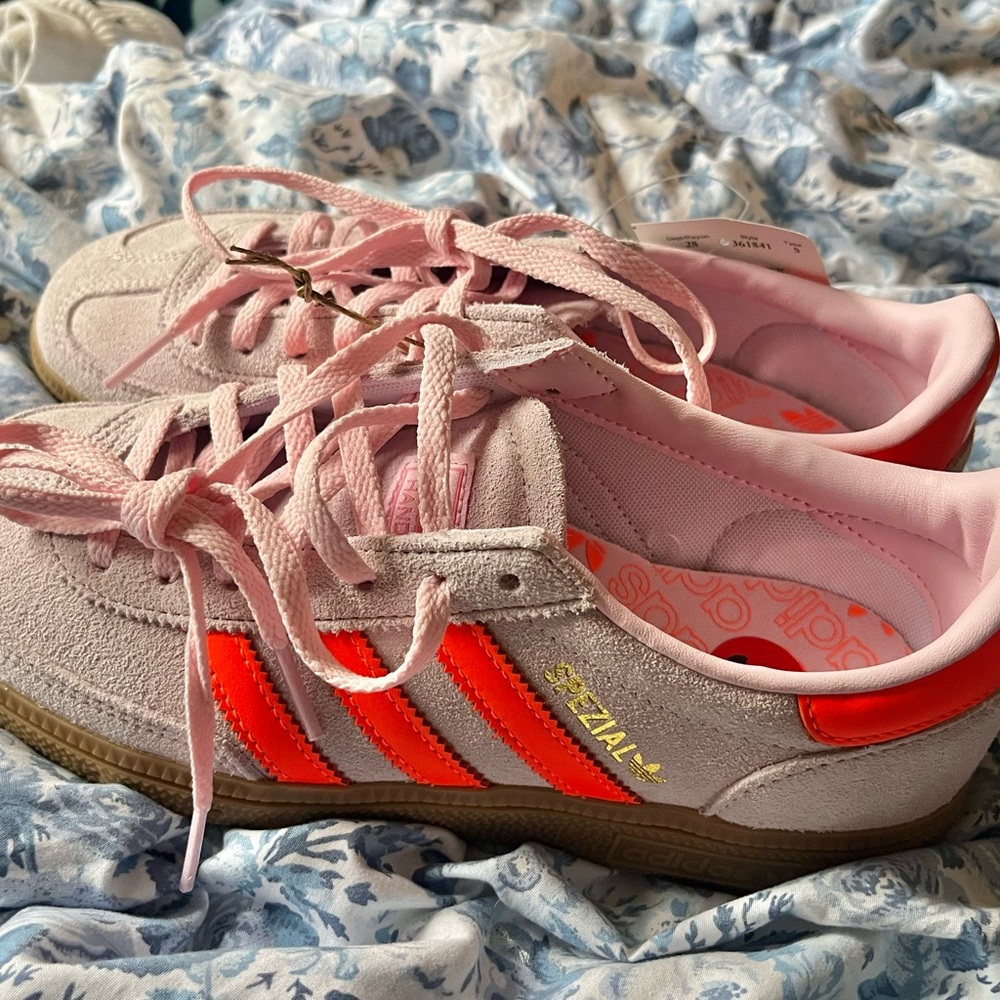 ⭐️LIMITED AVAILABILITY⭐️ Adidas Spezial Pink and Orange shoes Size 6 Women’s